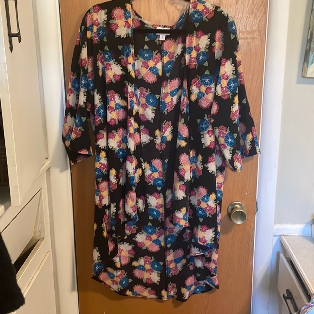 LuLaroe Kimono size M EUC